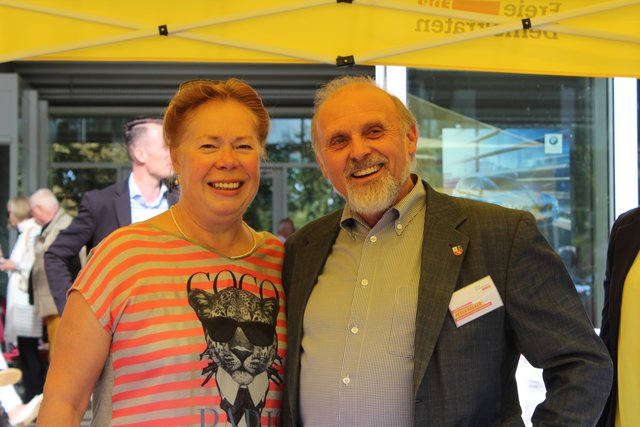 Die Gastgeberin Christiane Leuchtenberger und Peter Rolker