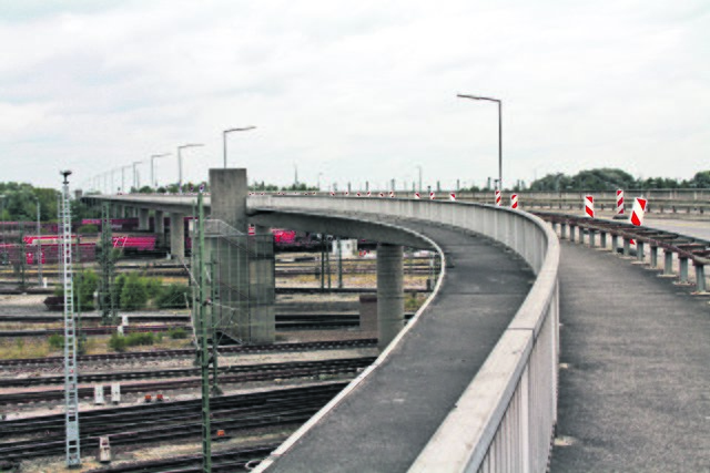 Wenn es nach den Wünschen der DB geht, würde die Decatur-Brücke am jetzigen Standort neu gebaut