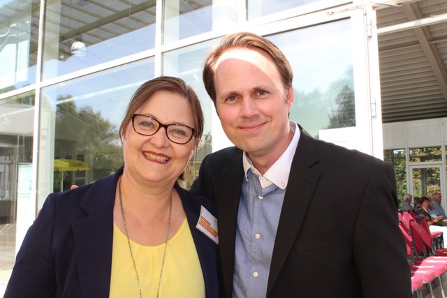 Silvia Hotopp Prigge (FDP) und Christoph Kunst, Geschäftsführer der Neuen Buxtehuder Verlagsgesellschaft mbH