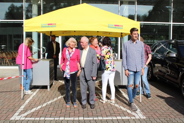 Karin Held und Heinrich Mau aus Buxtehude wollten Christian Lindner live erleben