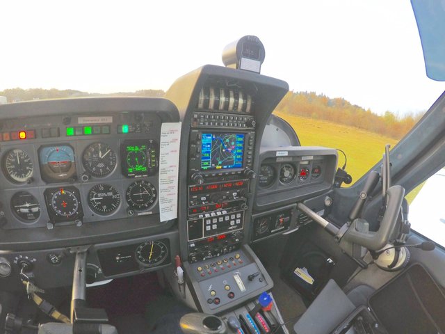 Cockpit eines Verkehrsflugzeuges