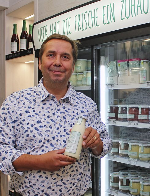 Präsentiert seine Produkte um die "Sylter Salatfrische" in innovativer Umgebung: "Zum Dorfkrug"-Inhaber Thomas Hauschild