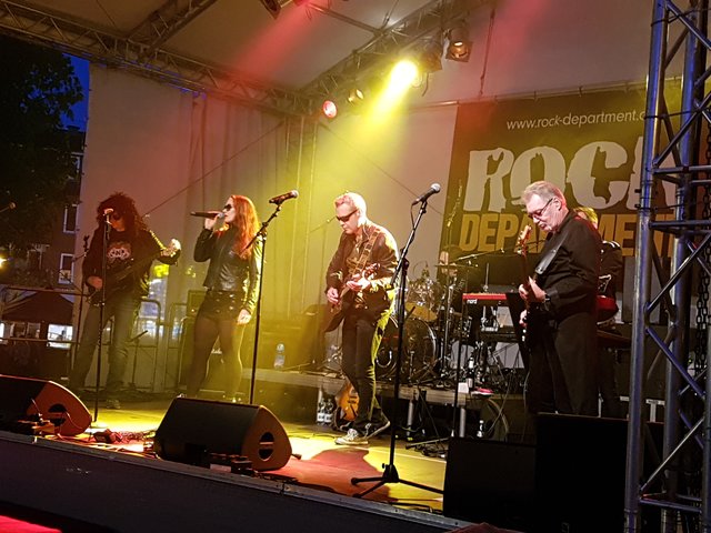 Coverrock von Melissa Etheridge bis Lynyrd Skynyrd: die Gruppe "Rock Department"
