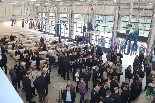 Im Anschluss an die Reden wurde die Einweihung des neuen Feuerwehrhauses gebührend gefeiert