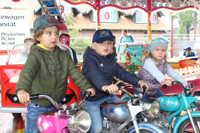 Das Kinderkarussell war gut besucht