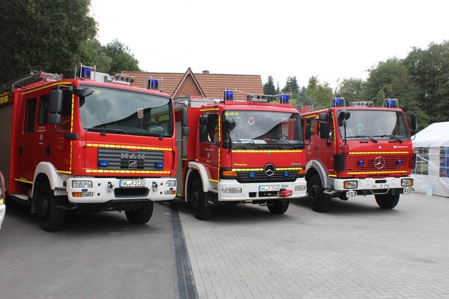 Die drei Feuerwehrautos der Feuerwehr Jesteburg