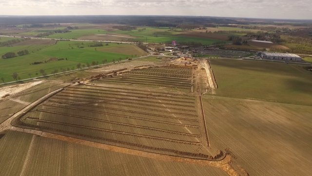 Wirtschaftsgebiet „Gauß’scher Bogen“ in Bispingen: Größe: 18 Hektar; Freifläche: 14 Hektar. Das Gebiet befindet sich seit wenigen Monaten in der Erschließung. Die Fertigstellung der Erschließungsarbeiten ist für Mitte 2018 geplant. 2017 wurden in Bispingen bereits sieben Grundstücke reserviert sowie ein Vertrag zur Erweiterung eines dort bestehenden Unternehmens geschlossen. | Foto: WLH