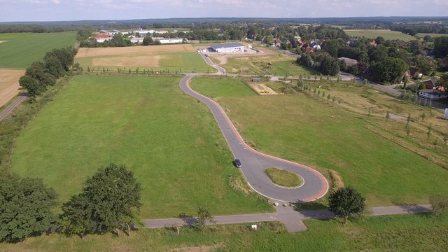 Gewerbegebiet „Salzhausen-Oelstorf II“ in Salzhausen: Größe: 8,5 Hektar; Freifläche: 3,2 Hektar. Ansiedlung von bislang drei Unternehmen mit 17 Arbeitsplätzen. Noch nicht mit eingerechnet ist die Zahl der Arbeitsplätze des benachbarten mittelständischen Unternehmens Salmatec, die im Gewerbegebiet Oelstorf II ihren Standort erweitern werden. | Foto: WLH