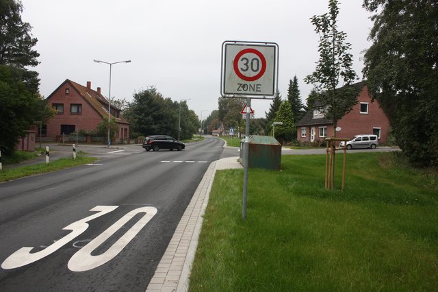 Geht das gut? Durch die Tempo-30-Zone wird der Verkehr während der Bauarbeiten geleitet