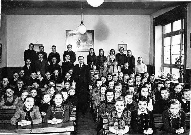 Wilhelm Nack im Jahr 1946 mit seinen Schülern