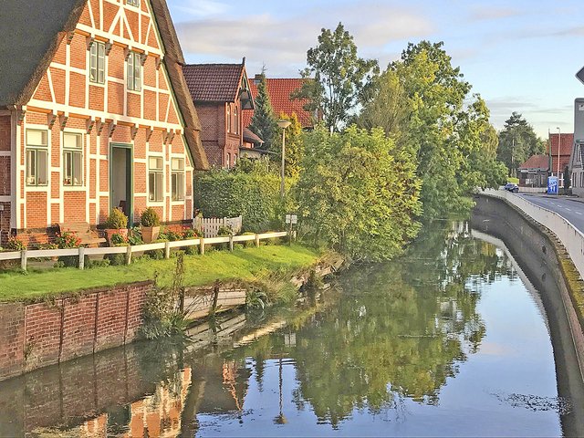 Borstel: Seit Jahren droht die Ufermauer abzubrechen