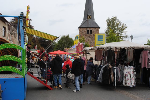 Die Budenmeile mitten im Ortskern