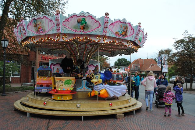 Das bunte Kinderkarussell durfte auf keinen Fall fehlen