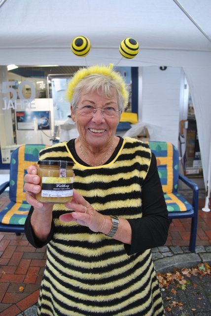 Bienenfleißig: Bärbel Hess verkaufte Honig für eine Wistedter Imkerei