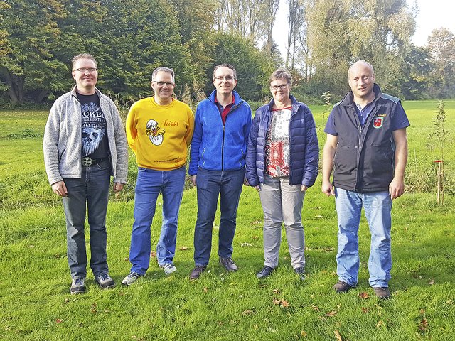 Freuten sich über den Erfolg: Schulleiterin Sandra Pankow-Waller sowie (v. li.) Thorsten Backes, Thomas Stöver, Michael Schlüter und Daniel Kummer vom Organisationsteam | Foto: Michael Schlüter