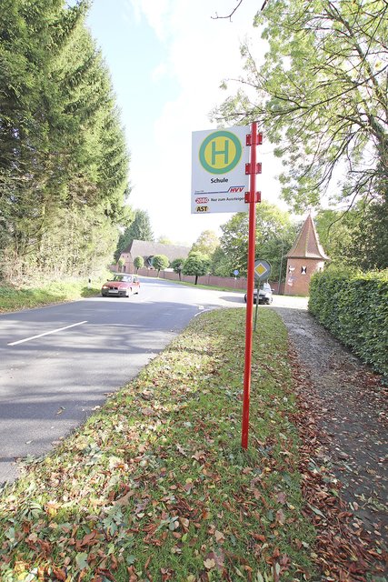 Hier besteht Handlungsbedarf, auch wenn sie nur zum Aussteigen genutzt wird: die Haltestelle an der Wiegerser Grundschule  Foto: jd