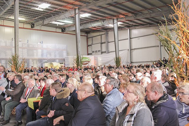 Über 1.000 Besucher füllten die Halle von Gemüse Behr in Ohlendorf