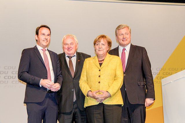 Wenn es nach ihnen geht, ist Niedersachen nach Sonntag wieder fest in CDU-Hand: 
Angela Merkel, Spitzenkandidat Bernd Althusmann (re.) und die CDU-Landtagsabgeordneten 
André Bock (li.) und Heiner Schönecke