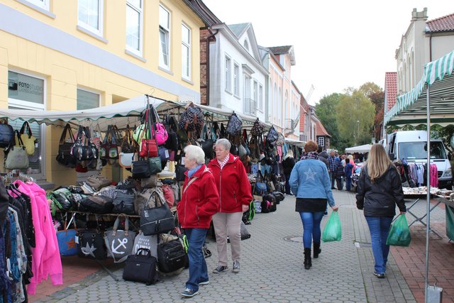 Insgesamt kamen mehr als 200 Aussteller nach Horneburg | Foto: Lena Stehr