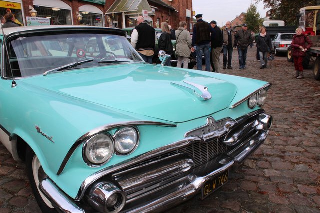 Auch alte Amerikaner - wie dieser Dodge - waren bei der Oldtimer-Ausstellung zu sehen | Foto: Lena Stehr