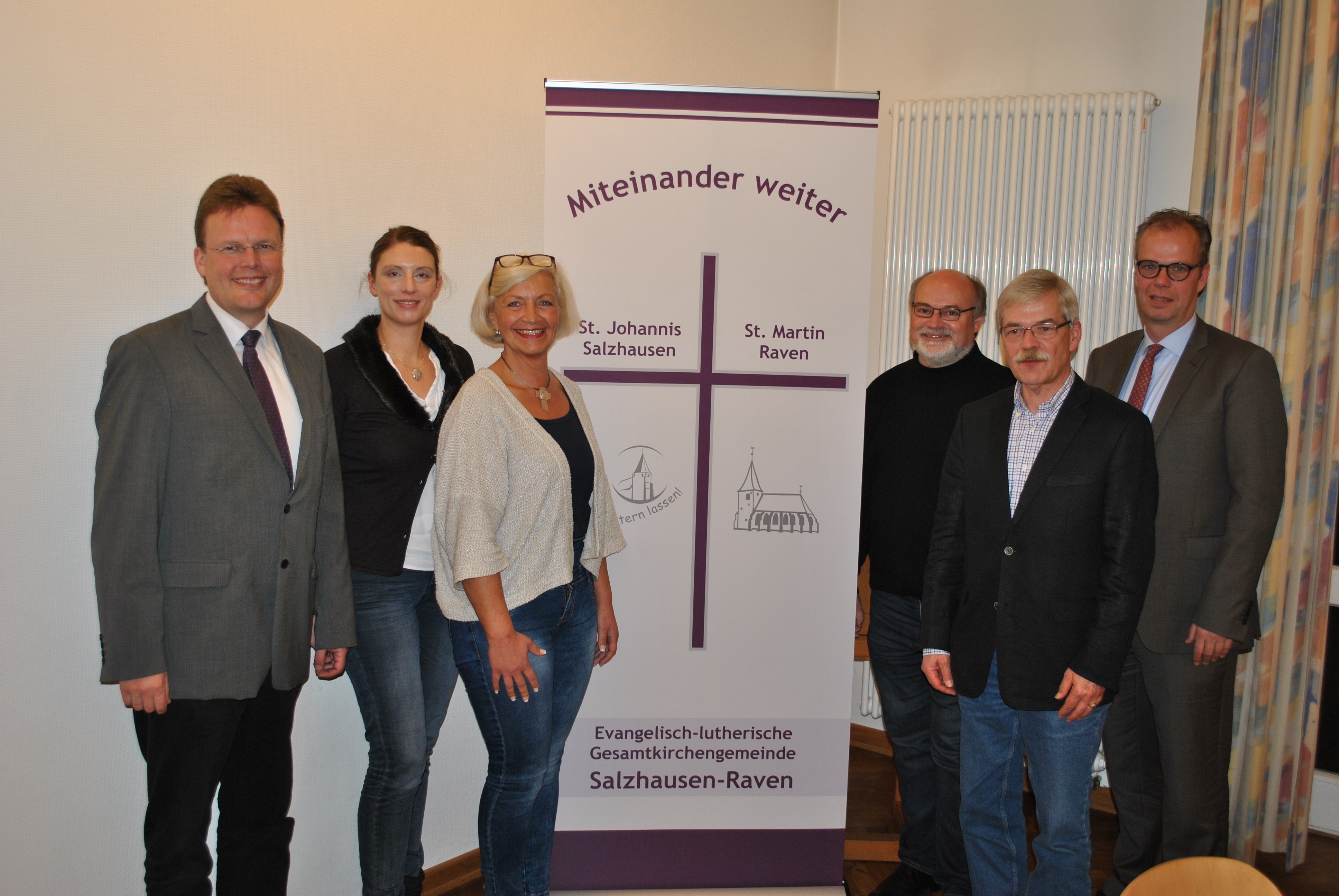 Stellen die "neue" Kirchengemeinde vor (v. li.): Superintendent Christian Berndt, Pastorin Alexandra Powalowski, Malene Schröder, Christian Lubig, Jürgen von Waitz und Gerhard Koepsel