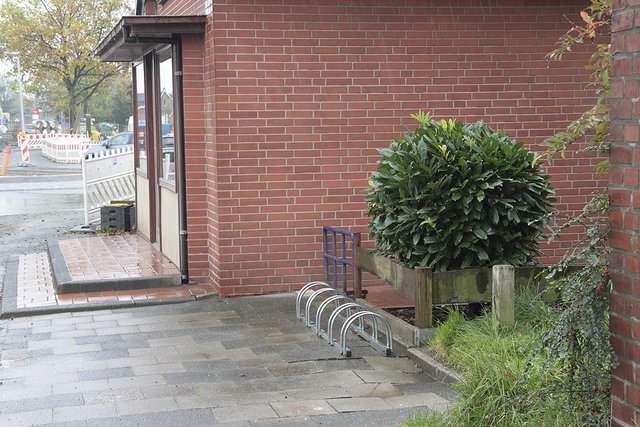 Fahrradständer des benachbarten Friseurs