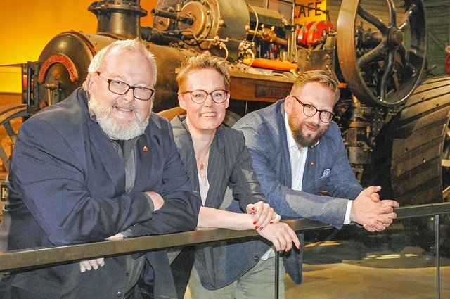 Starkes Team: (v. li.) Prof. Dr. Rolf Wiese mit Carina Meyer (kaufmännische Geschäftsführerin) und seinem Nachfolger Stefan Zimmermann | Foto: FLMK