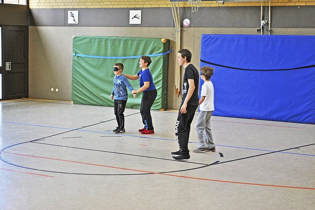 Sich blind vertrauen: Das lernten die Kursusteilnehmer beim Ballspielen
