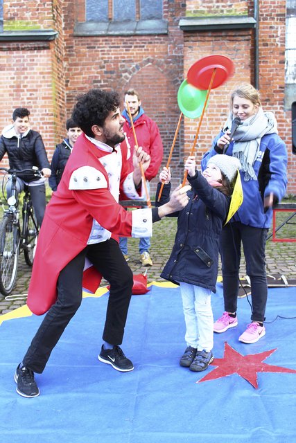Für Kinder gab es viele Stationen zum Mitmachen - etwa wie bei dieser Zaubershow