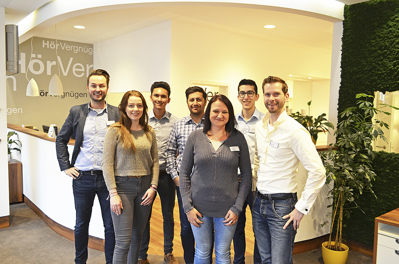 Das Team von "HörVergnügen" (v.li.): Marvin Schlichting, Charlotte Aschern, Nick Meyer, Saman Shiruyeh, Ulrike Wagner, Kurt Bevensee und Sebastian Aschern