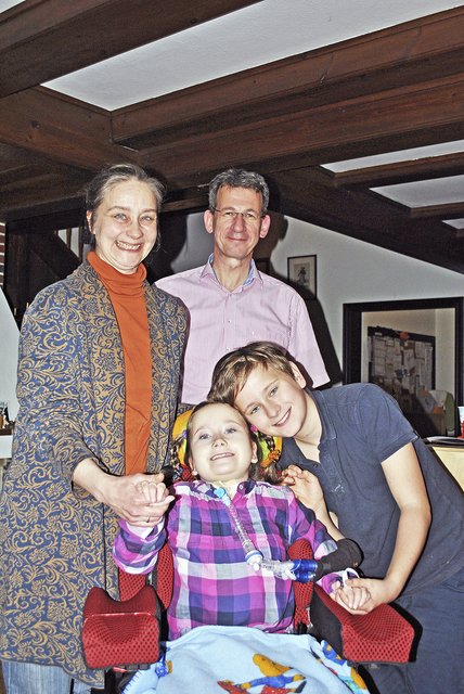Mit ihrer Familie: Elisabeth, Bruder Immanuel, Mutter Katharina und Vater Björn