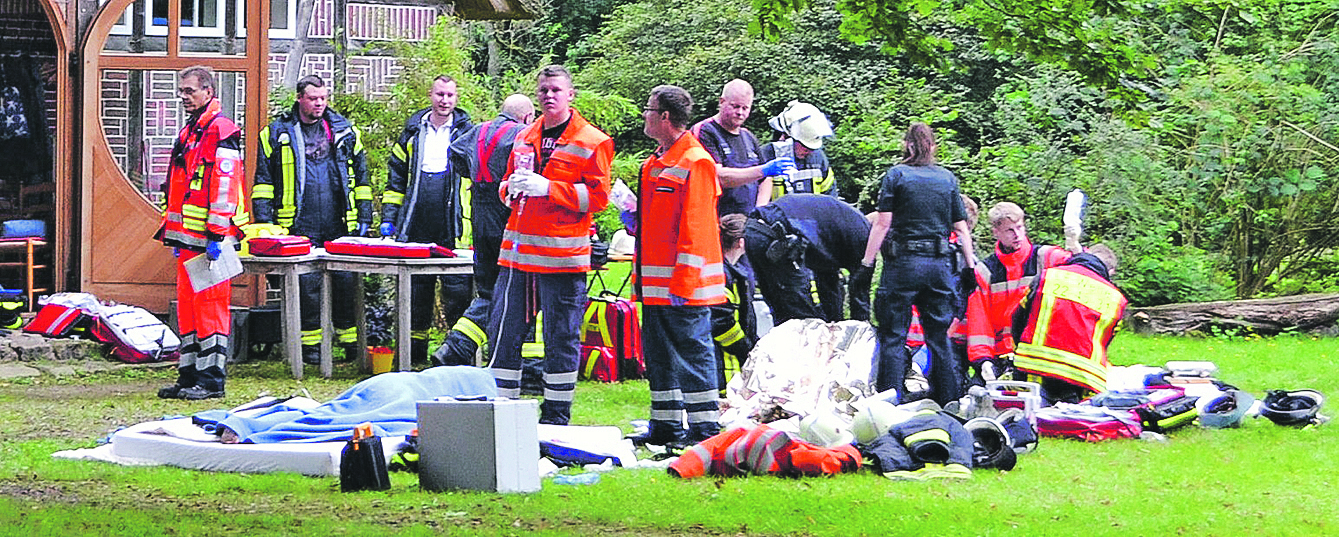 Mehr als 160 Rettungskräfte kümmerten sich bei dem Großeinsatz in Handeloh-Inzmühlen um die Seminarteilnehmer