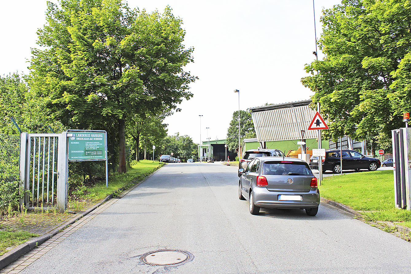 Immer wieder staut es sich in Nenndorf
an der Müllumschlaganlage