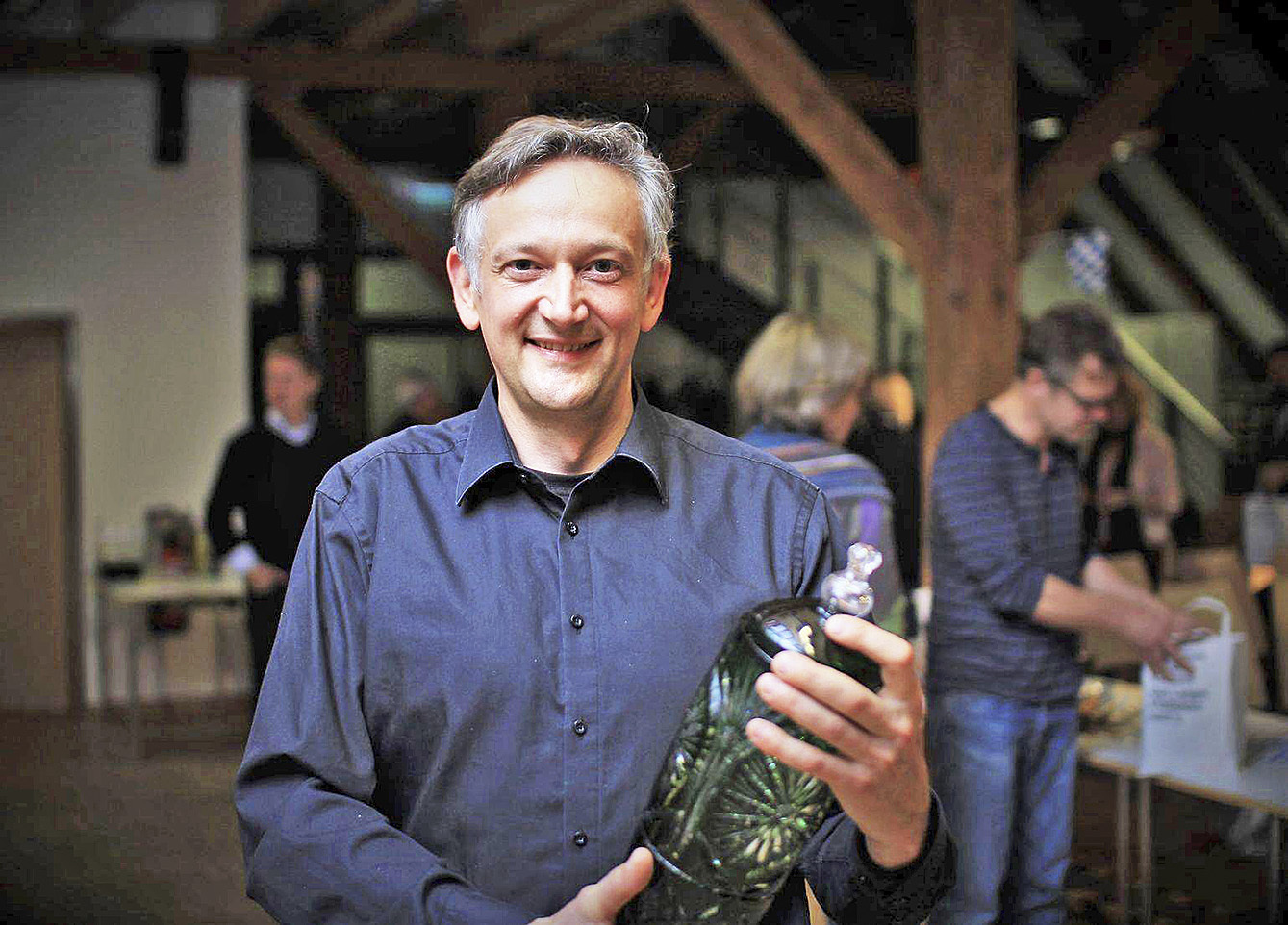 Freude über die Auszeichnung: Michael Thode mit dem Wanderpokal