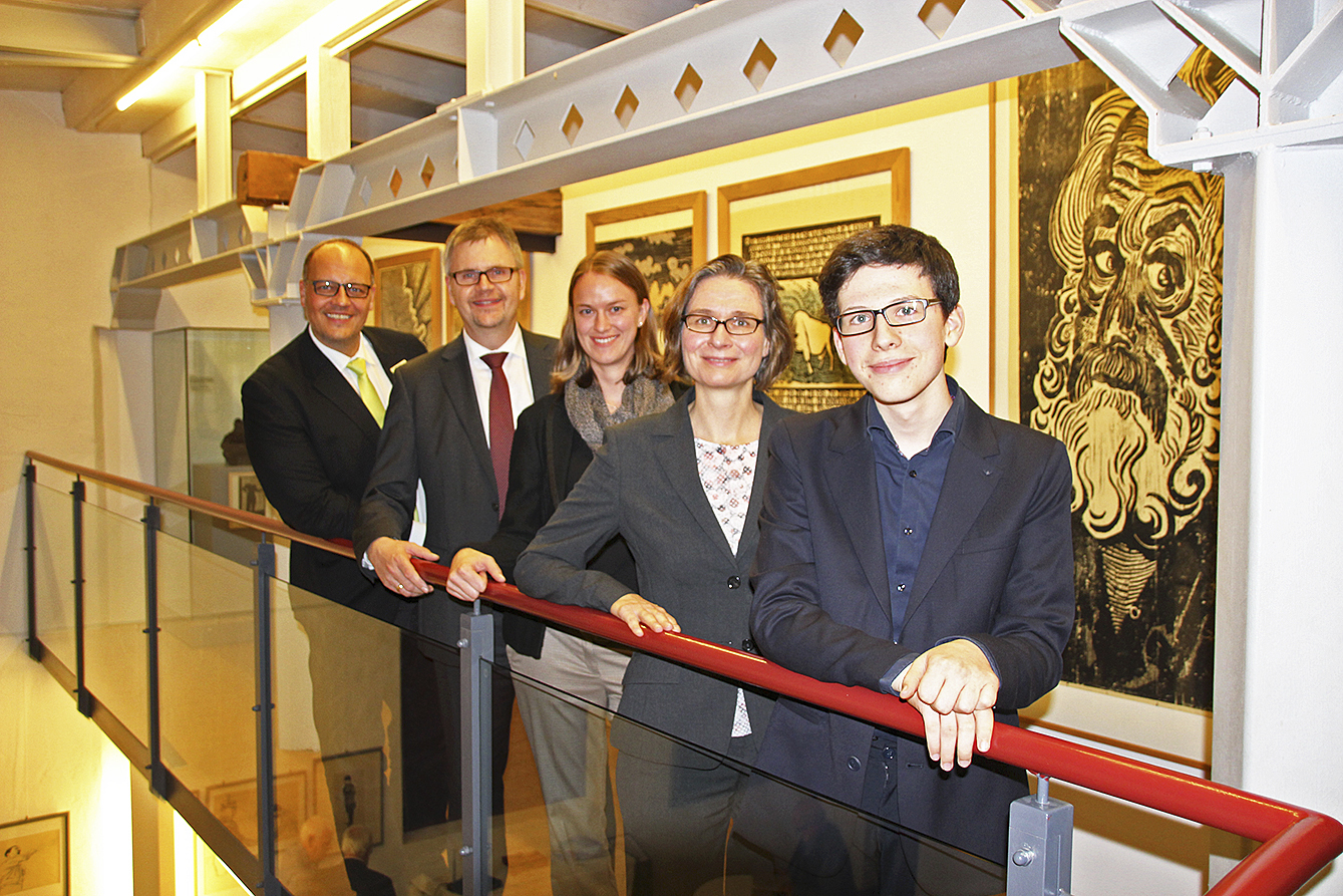 Verabschiedeten den Kultursommer 2017 (v. li.): Kreisrat Kai Uffelmann, Cord Köster (Sparkasse Harburg-Buxtehude), Annika Flüchter (Kulturlandkreis Harburg), Dr. Gudula Mayr (Kunststätte Bossard) und Pianist Florian Albrecht