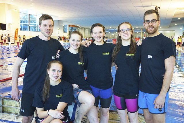 Bei der DM auf Rang sechs: die Mannschaft mit (v. li.) Trainer Max Frey, Lisanne Wittenberg, Sina Bertram, Carolin Stelting, Pia Utermüller und Trainer Tim Hauke | Foto: DLRG Buchholz