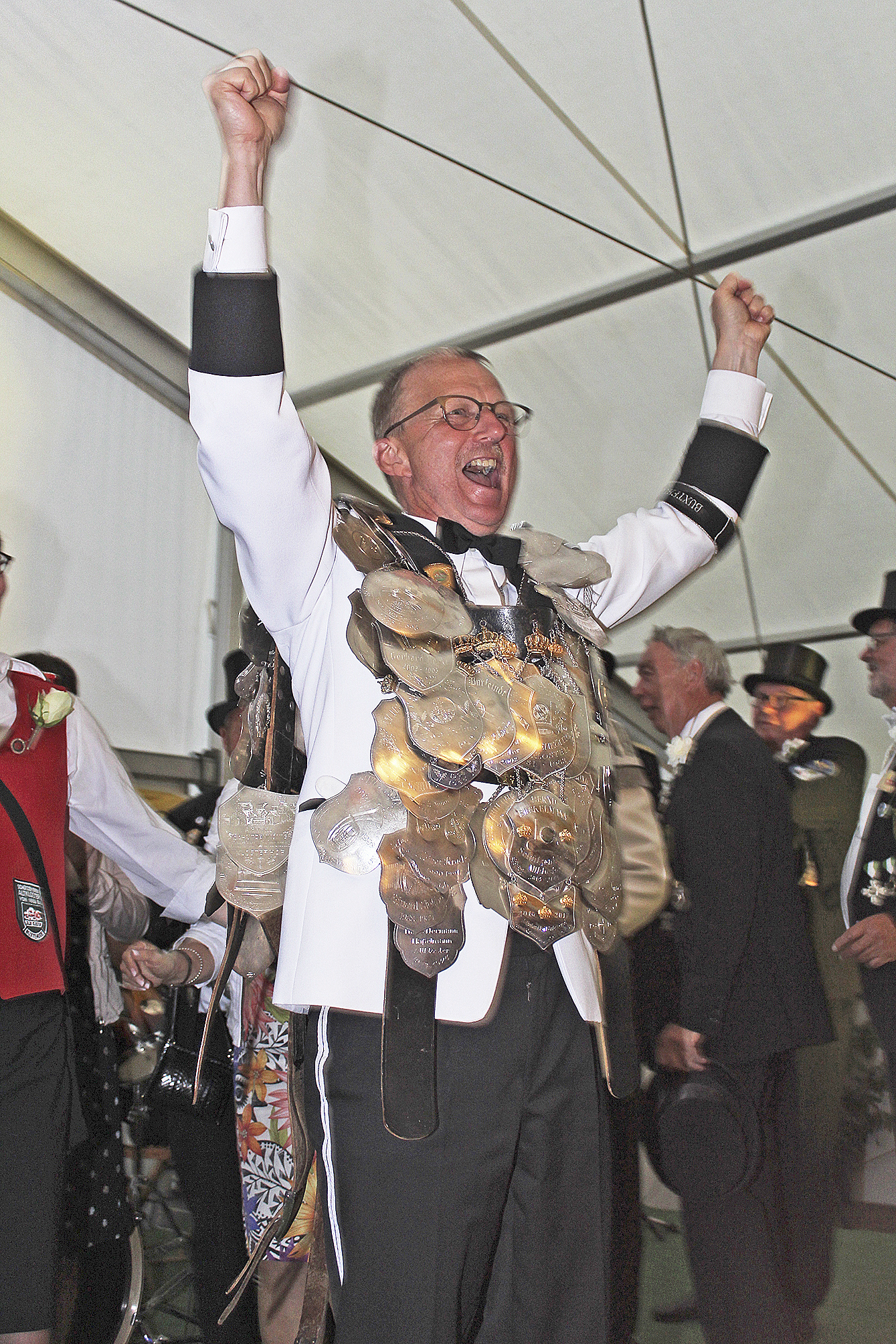 Hans-Heinrich Peper jubelt bei der Proklamation in Altkloster. Jetzt hat er auch den Stadt-Königstitel errungen