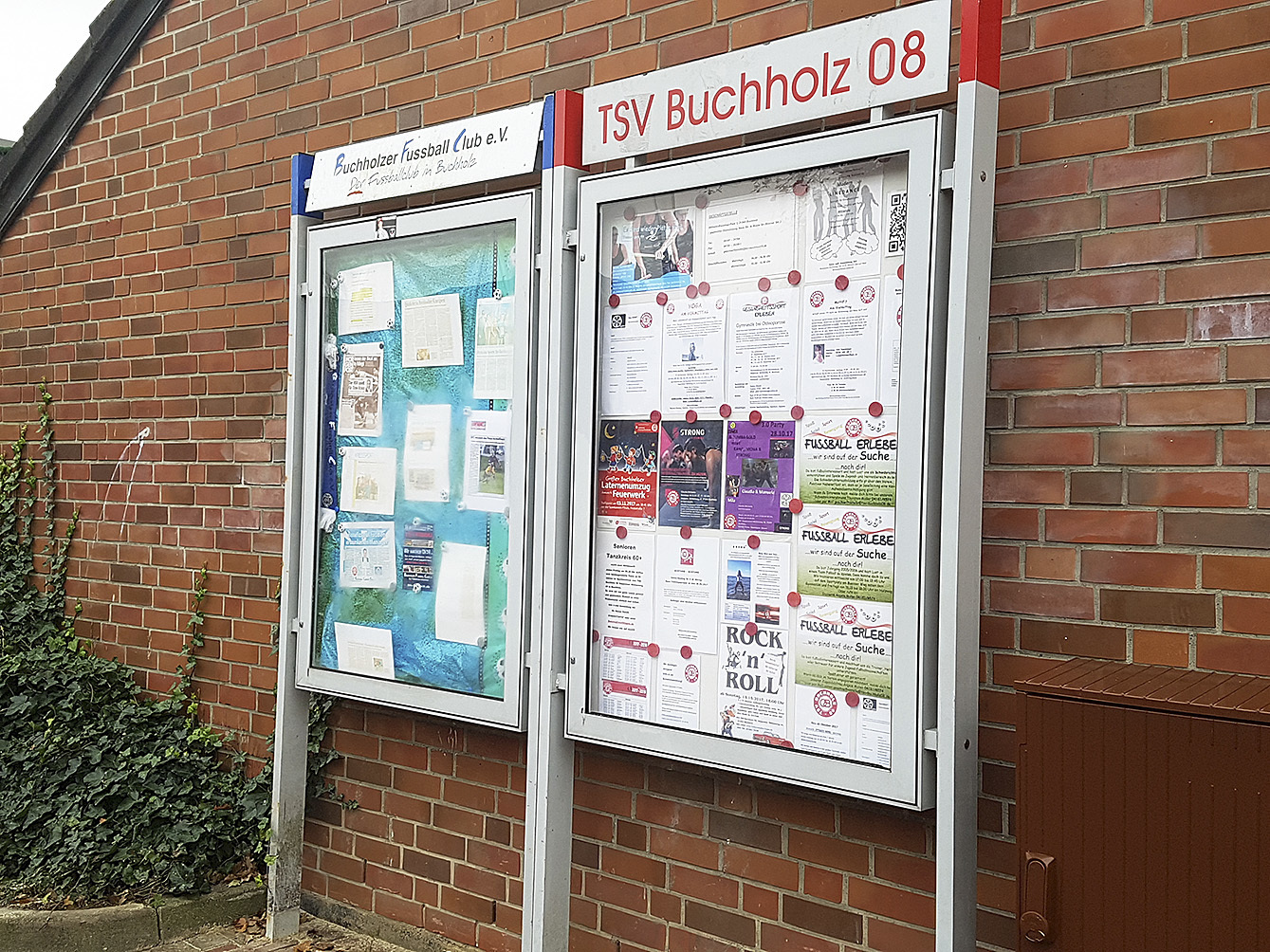 In den Schaukästen am Peets Hoff gibt es Neuigkeiten vom BFC und vom TSV Buchholz 08