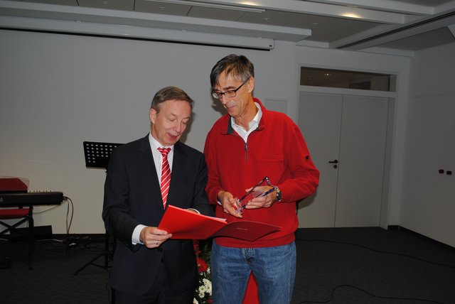 Heinz Lüers (li.) mit Preisträger Günther Meschkat