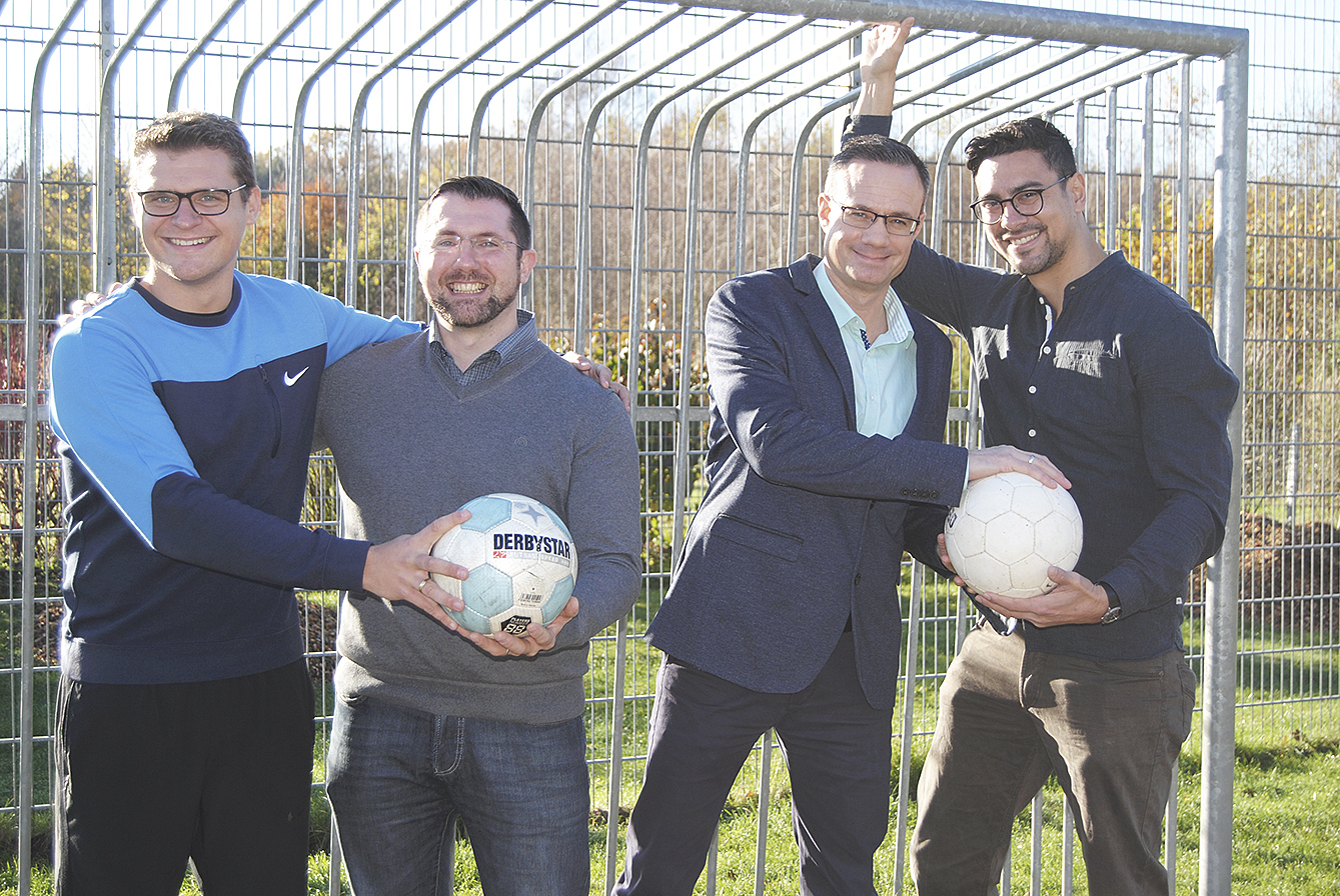 Freuen sich auf die erste Futsal-Meisterschaft in der Oberschule (v. li.): Daniel Kornet, Andreas Kunz, Norman Kösel und Edwin Schrader