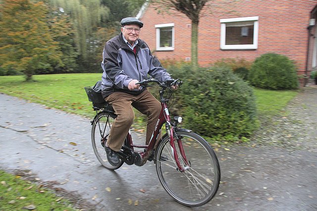 Täglich in Bewegung: Sportsmann Georg Friedrich auf seinem Elektro-Fahrrad