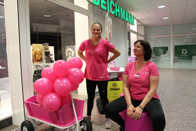 Alina Pein (li.) und Heike Hauschild informierten über das Fitinessprogramm von Mrs.Sporty