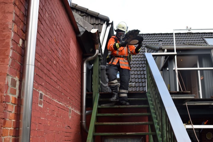 Feuerwehrkräfte beim Bergungseinsatz