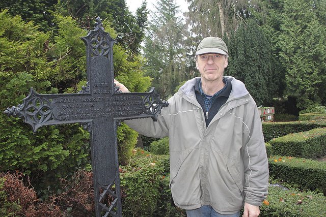 Helmut Engelbrecht am Domeier'schen Grabmal