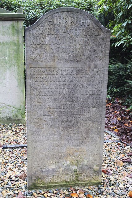 Der älteste Grabstein auf dem Horst-Friedhof erinnert an den 19-fachen Vater Nic Holthusen