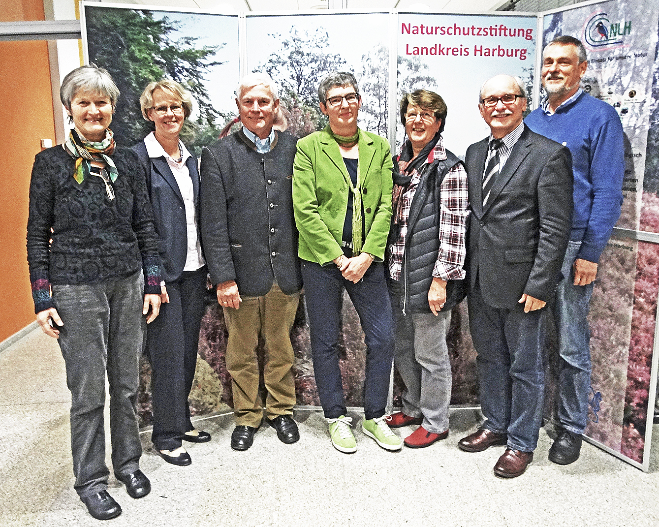 Mitglieder des Kuratoriums, des Vorstandes und des Beirates der Stiftung (v. li.): Elisabeth Bischoff, Monika Scherf, Norbert Leben, Christina Bordt, Christa Beyer, Rainer Böttcher und Detlef Gumz. Es fehlen Dr. Klaus Hamann und Hans Brackelmann