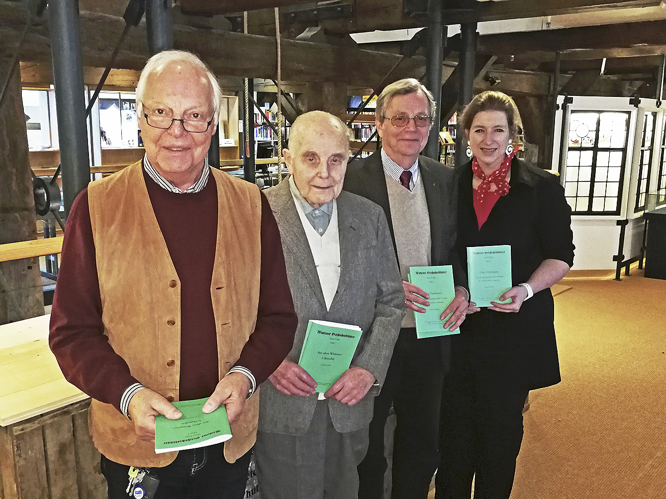 Stelltem die neuen Hefte vor (v. li.): Museumverein-Vorsitzender Klaus Benndorf, J.F. Heinrich Müller, Hartmut Blecken und Museum-Kuratorin Ilona Johannsen