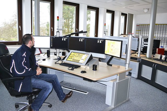 Blick in die Einsatzleitzentrale im Winsener Kreishaus. Im "Normalbetrieb" funktioniert die neue Leitstellentechnik