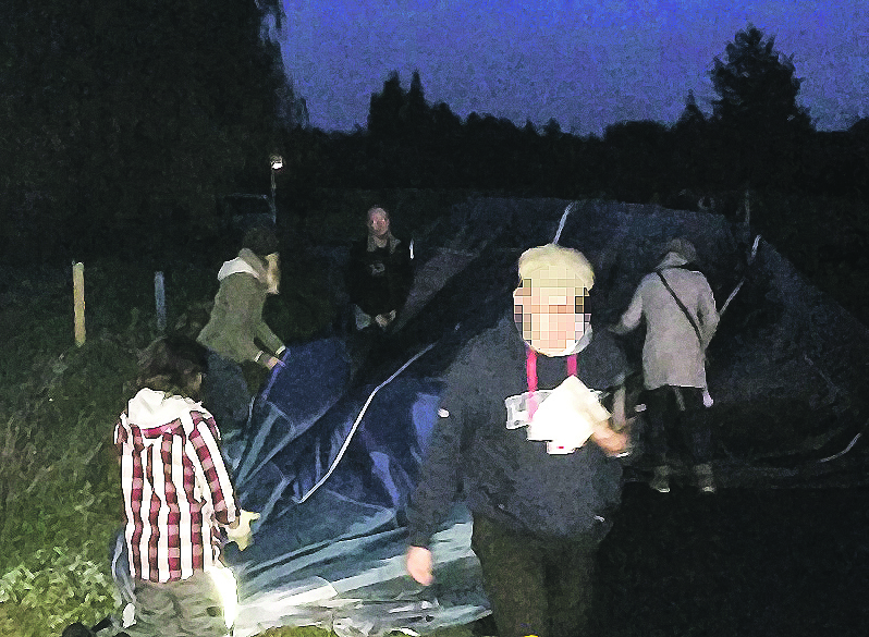 Der mutmaßliche Ballon-Betrüger nach der Landung im Landkreis Gifhorn. Dort wurde er von der Polizei erwartet
