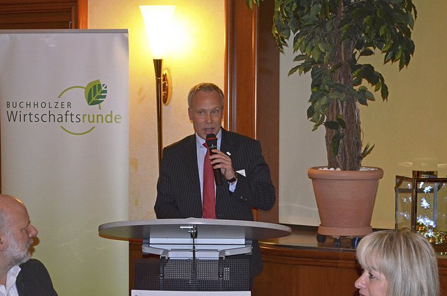 Christoph Diedering (Vorsitzender der Wirtschaftsrunde)
lobte das Engagement der Investoren in Buchholz